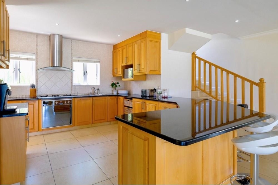 5 Bedroom Property for Sale in Kingswood Golf Estate Western Cape